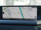 マツダコネクトの10.25インチワイドセンターディスプレイです。『Android Auto』『Apple CarPlay』や独自のコネクテッドサービスに対応したインターフェイスシステムです。