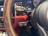 【アダプティブ・クルーズコントロール】前車に合わせて加減速。オプションの【レーン・キーピングアシスト】がレーンからの逸脱を防ぎます。