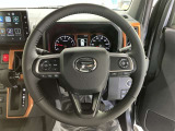 ステアリングから手を離さず、運転に集中したままオーディオ等の操作ができます。