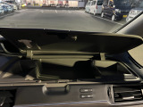 運転席の前にも小物入れがあります!!