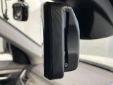 自動防眩機能を備えたルームミラー。ETC車載器を搭載しておりスタイリッシュかつ機能性を兼ね備えております。