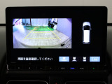 【バックカメラ】シフトを「R」の位置に入れると、自動的に画面がカメラ映像に切り替わり後方の視界をサポートする必須装備です!