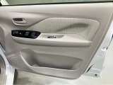 【運転席ドア】収納ポケットが付いているので運転席周りもスッキリ保てます★