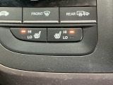 運転席/助手席シートヒーターで寒い日もすぐに温かくなり快適に過ごせます。2段階の温度調整が可能です