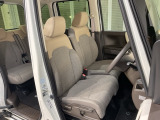 乗降がしやすい運転席。高さが調節できて小柄な方でも運転しやすいポジションをとることができます。