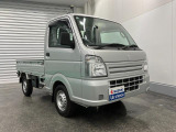 運転席のシートは140mmのシートスライドが可能。体格に合わせて最適な運転姿勢がとれます。