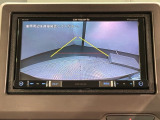 リバースギアに入れるだけで後方の表示へ切り替わります。夜間や雨の日の駐車も楽になりますよ。