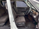 フロントシートです!!セパレートシートなのでお尻をしっかりホールド!!スポーティな運転にも最適です!!