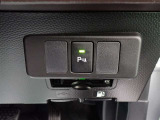 コーナーセンサーを車の前後に装備。障害物までの距離に応じて警告音を変えてお知らせ。縦列駐車時や駐車場・車庫などでの取り回しをサポートします。詳細は販売店スタッフまでおたずねください。