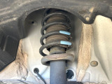 お車を安心してお乗りいただく為には、足回りの定期点検が欠かせません。サービスサポート(有償保証)では無料点検もご提供しており、安心のカーライフをお過ごしいただけるサポート体制が整っています。