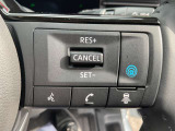 安心快適プロパイロット装備です。自動車専用道路などで前車に合わせ、アクセル、ブレーキ、ハンドル操作をサポート。快適ながら追突予防にもなり安心です。