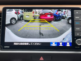 車庫入れ時に安心のバックカメラがついています。