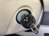 【キーレス】少し離れた場所からでもボタン一つでドアの開錠・施錠ができるのでとっても便利!ドアの鍵穴周りに傷をつけることもありません♪