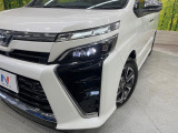 【LEDヘッドライト】悪天候や夜間走行時も良好な視界を確保し安心して運転できる高輝度LEDヘッドライトを装備!点灯速度が早く、消費電力も抑えられています。