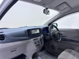 ダイハツのお店では、ダイハツ車を知り尽くしたプロフェッショナルが、専用の診断機器を使って各システムを点検しております。