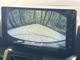 【バックカメラ】駐車時に後方がリアルタイム映像で確認できます。大型商業施設や立体駐車場での駐車時や、夜間のバック時に大活躍!運転スキルに関わらず、今や必須となった装備のひとつです!