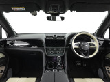 前車追従機能、レーンキープアシスト、ヘッドアップディスプレイも付いており、多数のオプションを備えております。
