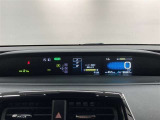 メーターが運転席から見やすいインパネ中央部に配置してるので走行中の視線移動が少なく快適です。