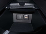 USBポートが二つ付いています!CarPlayにも対応していますよ!