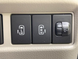 【両側パワースライドドア】スマートキーや運転席のスイッチで後席両側スライドドアの開閉が可能♪電動だから力を入れてドアを開ける必要が無く、小さなお子様でも簡単に開け閉めでき快適です♪