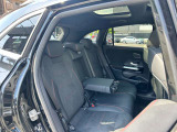 メルセデス・ベンツの定める厳しい基準をクリアしたお車のみをご案内させて頂きます。納車前整備はメーカー規定に基づき当店3Fの指定工場で入念に行なわれます。熟練のメカニックがお客様のお車を整備致します。