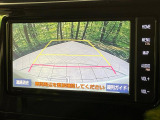 【バックカメラ】駐車時に後方がリアルタイム映像で確認できます。大型商業施設や立体駐車場での駐車時や、夜間のバック時に大活躍!運転スキルに関わらず、今や必須となった装備のひとつです!