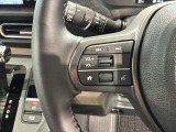 ステアリングにオーディオ操作スイッチが付いています。オーディオ画面に直接タッチしなくても操作が出来ますので、運転に集中できます。