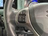 ステアリングにオーディオ操作スイッチが付いています。オーディオ画面に直接タッチしなくても操作が出来ますので、運転に集中できます。
