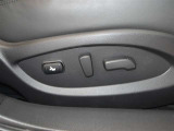 運転席はパワーシートです。シートポジションの微調整を簡単に行えます。