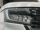 LEDヘッドライトは、点灯の瞬間から最大光量を発揮し、突然暗くなるトンネルなどでの安定感を高めます。