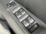 【電動格納ミラー】サイドミラーは電動格納式となっており、狭い駐車場でもキズがつくリスクを抑えられます。