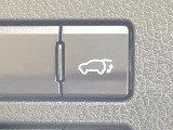 【パワーバックドア】スマートキーや運転席のボタンを押すだけでリアゲートが自動で開閉します!荷物を持っている時や、高い位置にあるバックドアを閉める際に便利な機能です♪