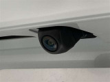 バックカメラが付いているので後方確認が非常にしやすいです。今や運転初心者も熟練者も必須装備!ついていて損はないですね♪