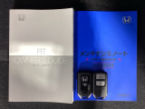 スマートキーは鍵をバッグに入れたままでもドアロックの開閉やエンジンのON・OFFができます。夜間や雨の日も鍵を探さなくて良いので便利です。