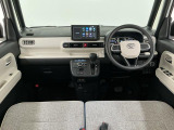 【インパネ】運転のしやすさを最優先に設計された見晴らしの良いフロントビュー。車両間隔が掴みやすく狭い道でも安心♪「安全」と「品質」を最優先に、安心してお乗りいただけるクルマを提供いたします。