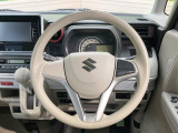 インテリアに合わせたデザインのステアリングは、運転される方のことも考え、運転しやすい形状、大きさです。是非一度、実際に触ってお確かめください。