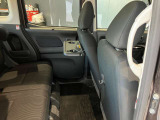 小さなお子様やご年配の方の乗車の際に乗り込みサポートのグリップがついてます。