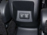 USBポート付きですので携帯等の充電もできます。