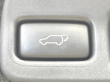 【パワーバックドア】スマートキーや運転席のボタンを押すだけでリアゲートが自動で開閉します!荷物を持っている時や、高い位置にあるバックドアを閉める際に便利な機能です♪