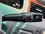 【オートライト(AUTO)】外の明るさをシステムが感知して、自動でヘッドライトが点灯します。ヘッドライトをつけ忘れを防ぐ便利機能です。