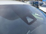 全てのクルマに車両検査証がついています。中古車オークション業界で確立された公正な基準を採用しています。トヨタ自動車によって、修復歴や状態を正しく判断できると認定された車両検査員が、1台1台検査し点数と
