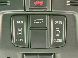 【両側パワースライドドア】スマートキーや運転席のスイッチで後席両側スライドドアの開閉が可能♪電動だから力を入れてドアを開ける必要が無く、小さなお子様でも簡単に開け閉めでき快適です♪
