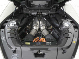 3.0L V6ツインターボエンジンに加え、モーターを搭載したプラグインハイブリッドモデルでございます。