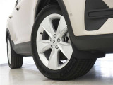 5スポーク7.5J&times;18インチシルバーアルミホイール。衝突回避・被害軽減ブレーキシステムをはじめとする先進安全・運転支援機能を標準装備。