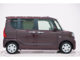 県内13店舗にて常時500台以上ダイハツ車を展示中です。見て、触って、納得のいく一台をぜひ見つけてください。