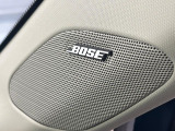 【BOSEサウンドシステム】メーカーオプションの高品位サウンドシステムを搭載。専用のチューニングが施された大小様々なスピーカーから良質なサウンドが奏でられ、臨場感あふれる音響空間を演出します。