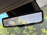 【デジタルインナーミラー】後席の大きな荷物や同乗者で後方が確認しづらい時でも安心!カメラが撮影した車両後方の映像をルームミラー内に表示。クリアな視界で状況の確認が可能です!