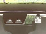 【スマートアシスト】走行中に前方の車両等を認識し、衝突しそうな時は警報とブレーキで衝突回避と被害軽減をアシスト。より安全にドライブをお楽しみいただけます。