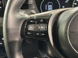 ステアリングにオーディオ操作スイッチが付いています。オーディオ画面に直接タッチしなくても操作が出来ますので、運転に集中できます。
