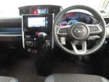 ぜひ展示車の運転席に座ってみてください。